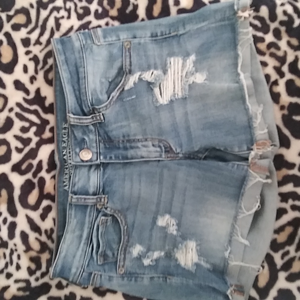 EUC. American Eagle Outfitters Blue Distressed Midi Jean Shorts.
